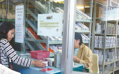 Con retraso y alto cobro, ONU compra sólo 55% de medicinas. UNOPS logra parte de compra consolidada tras seis meses de retraso; omite asignar 31% porque firmas no eran elegibles por corrupción.
